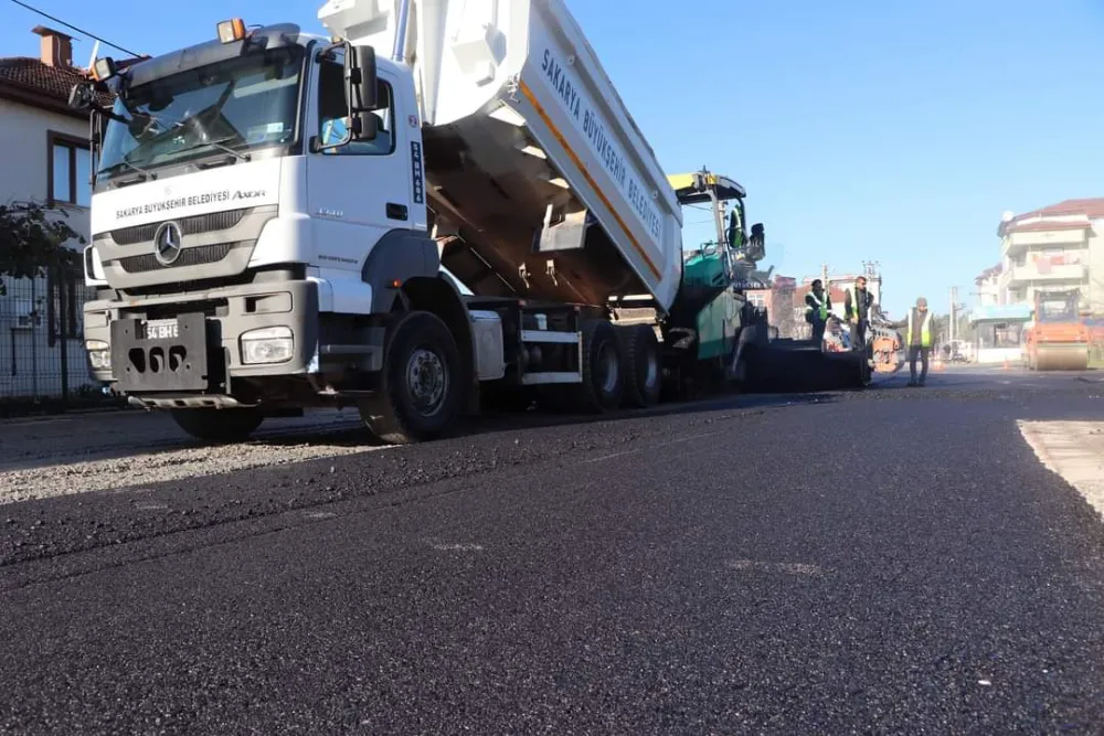 Kaynarcada sıcak asfalt çalışmaları devam ediyor 