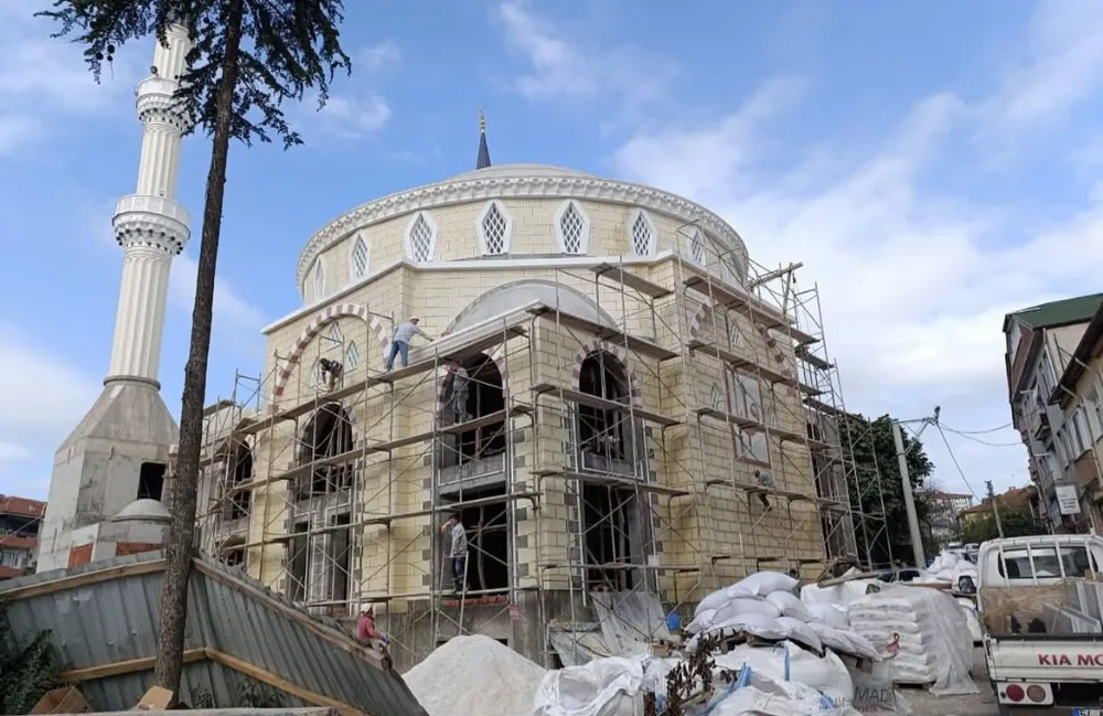 Kaynarca Cedit Camii inşaatından düşen isçi hastaneye kaldırıldı