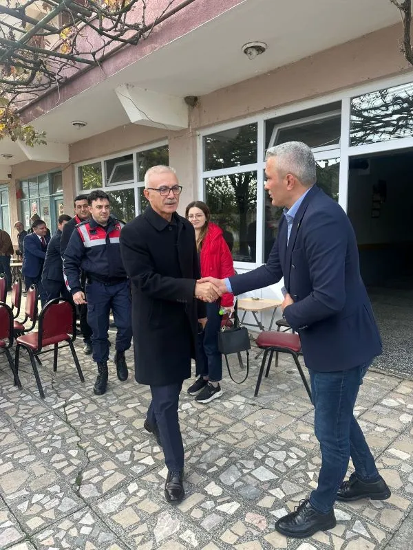 Kaymakam Ahmet Erdoğdu ve kurum amirleri mahalle gezilerini sürdürüyor