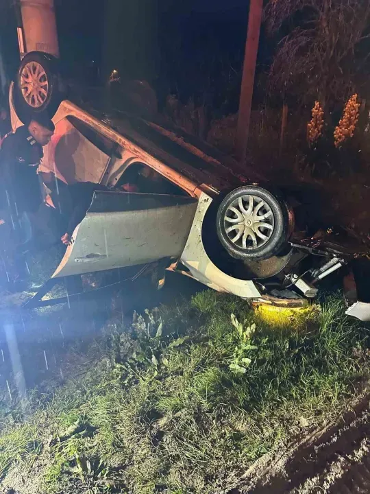 Kaynarca da  Takla Atan Araçtan  Yaralı Sürücü İtfaiye Tarafından Çıkarıldı