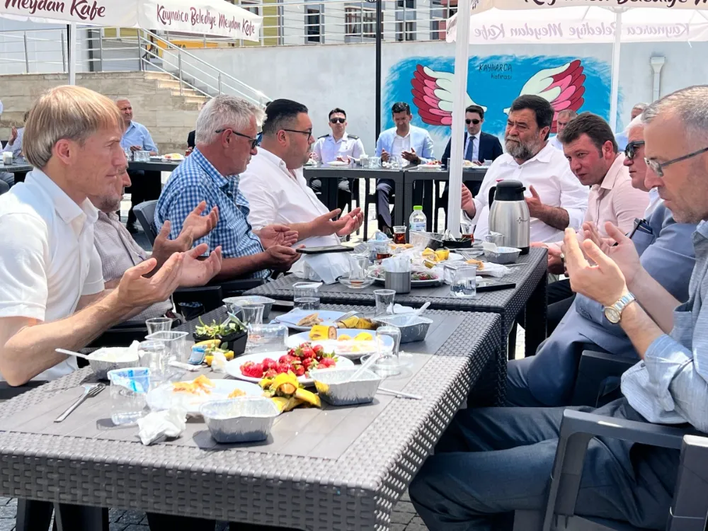 Kaynarca Belediye Meydan Kafe’de ilk bayramlaşma/Video Haber