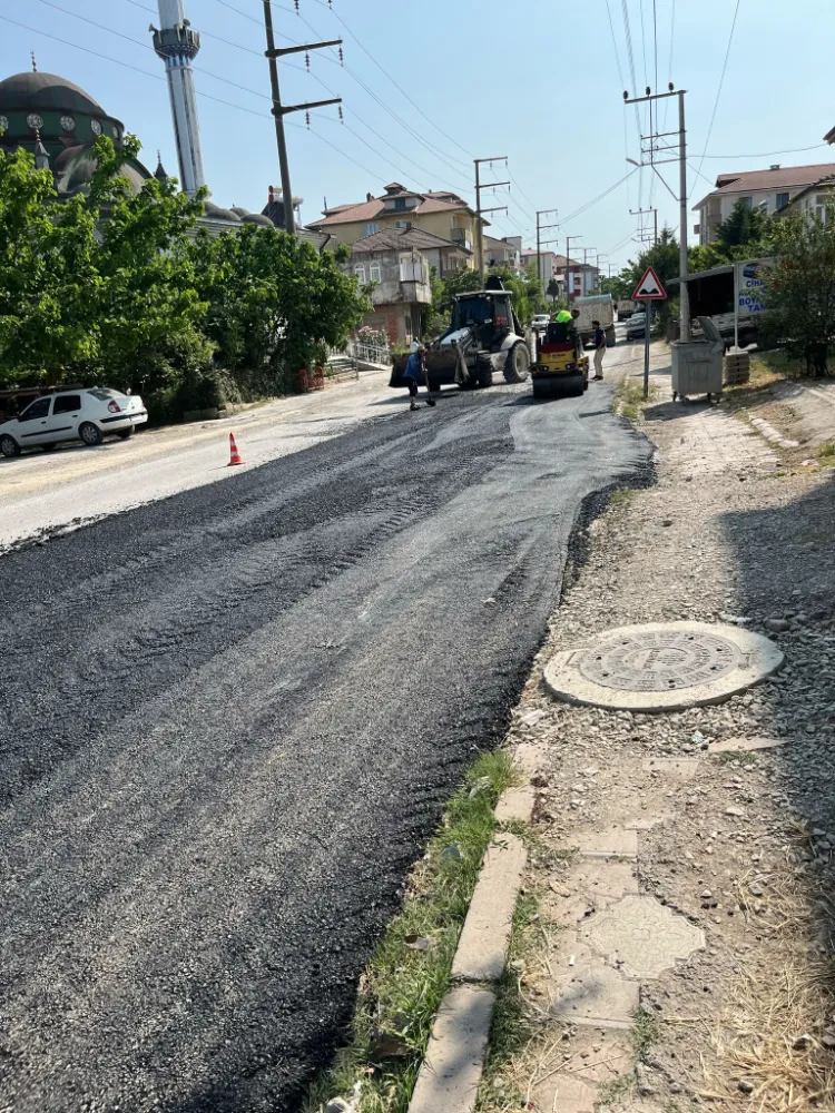 Sakarya Büyükşehir Belediyesi Saski Asfalt ekipleri  Merkez mahhalle Üniversite grup yolunda bakım onarım çalışmalarını tamamladı