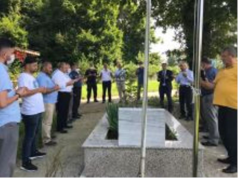 15 Temmuz  Anma ve Kutlama Programında Tüm Şehirler Adına Şehit Ömer Akkuş `un Kabir Ziyareti