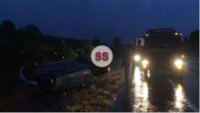 Sondakika, Kaynarca Adapazarı yolunda otomobil Takla Attı 3 Yaralı var